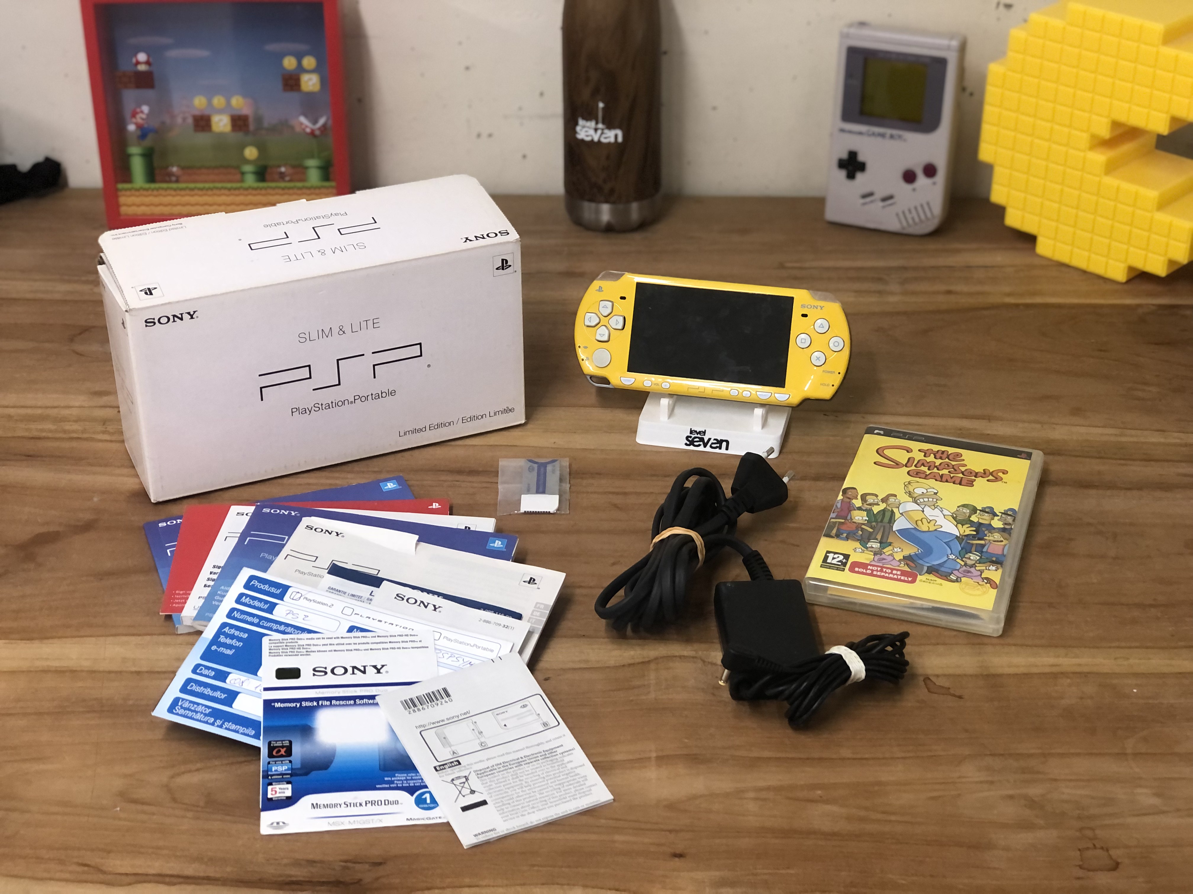 Playstation Portable PSP 2000 Simpsons Edition [Complete] - Playstation Portable Hardware