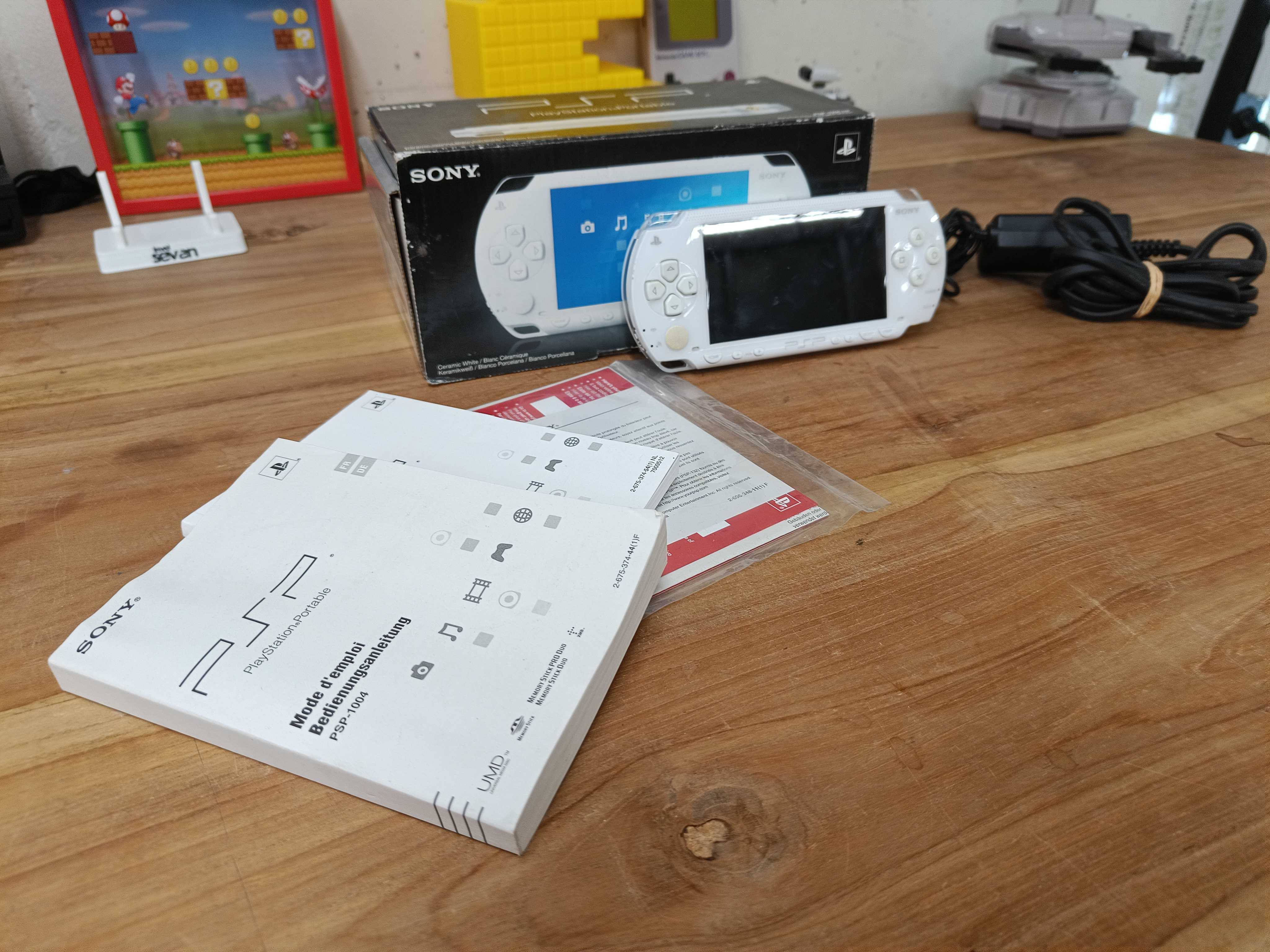 Playstation Portable PSP 1000 - White [Complete]