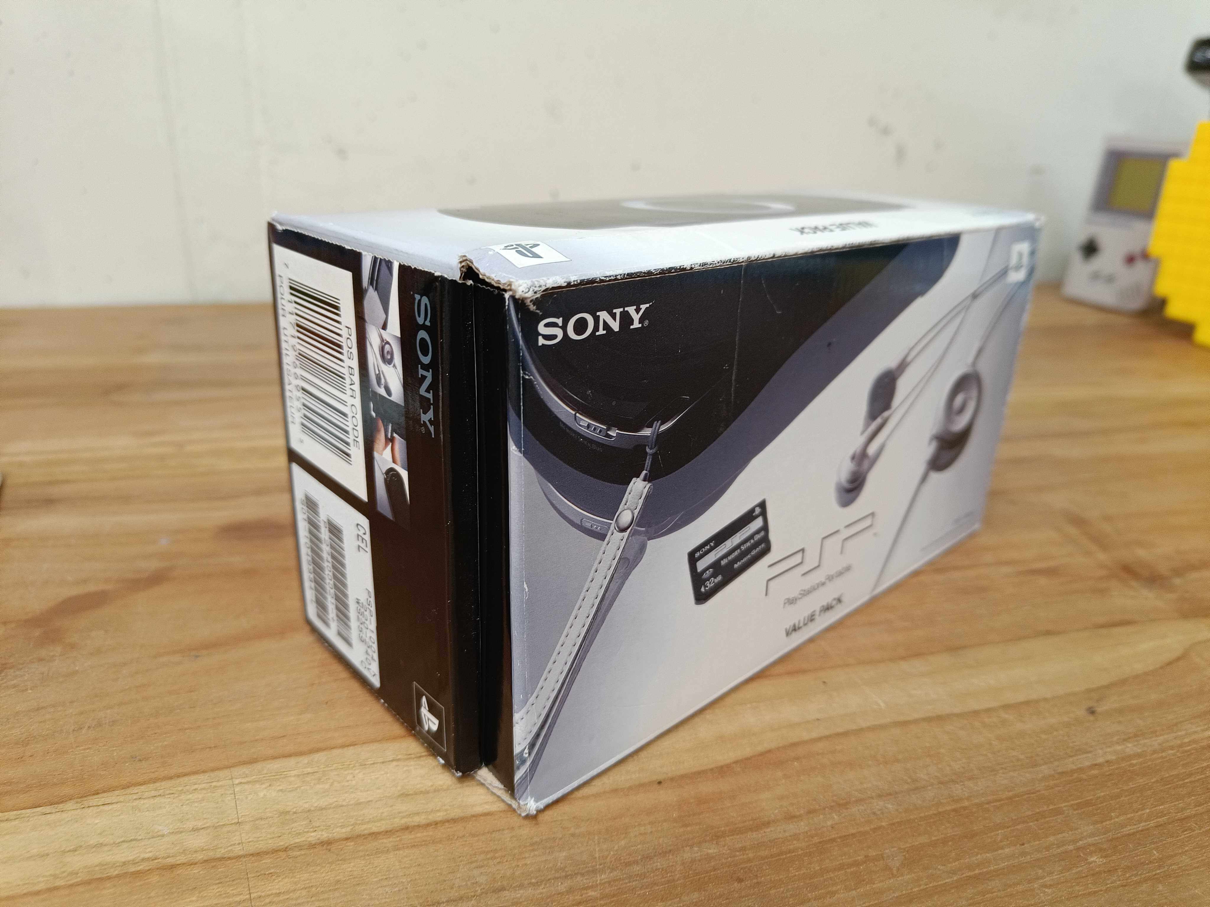 Playstation Portable PSP 1000 - Value Pack - Playstation Portable Hardware - 2